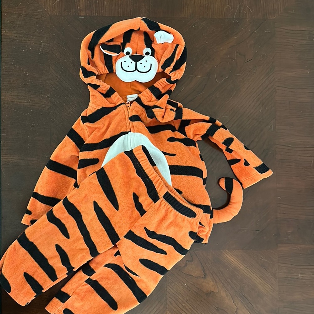 Carters size 12m tiger